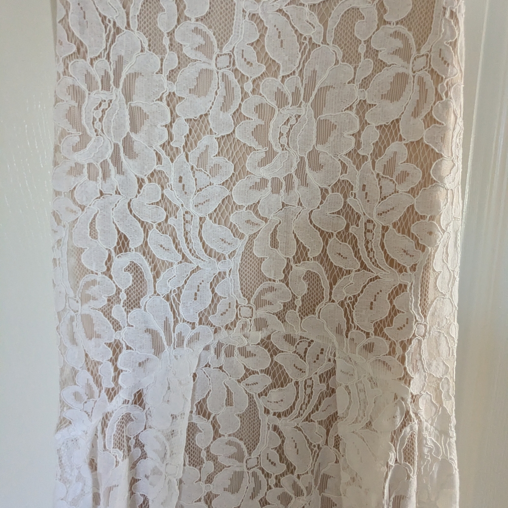 Elegant White Lace Dress - Picture 6 of 10